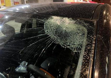 مستوطنون يهاجمون مركبات المواطنين جنوب شرق طولكرم