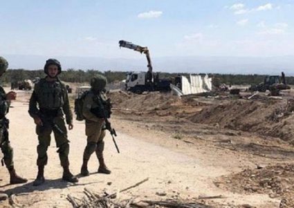 الاحتلال يغلق طريقا تصل بين عاطوف وتجمعات الأغوار الشمالية