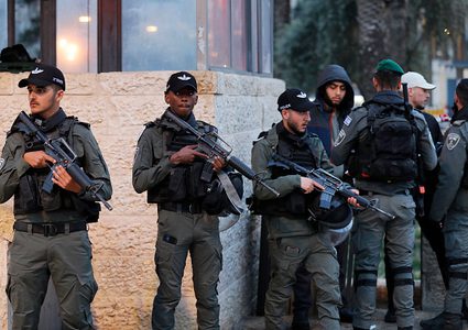 شرطة الاحتلال تداهم وتغلق محطات للوقود بكفر قاسم وجلجولية