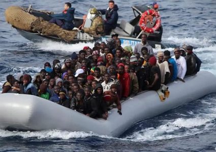 ارتفاع حصيلة غرق مركب قبالة سواحل إيطاليا إلى 64 قتيلا