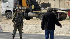 سلطات الاحتلال تفرض، اليوم الثلاثاء، حصاراً مشدداً على مدينة أريحا.

تصوير عادل ابو نعمه.