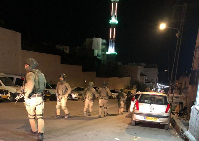 قوات الاحتلال تقتحم شارع جبل جرزيم جنوب نابلس