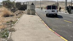 سلطات الاحتلال تفرض، اليوم الثلاثاء، حصاراً مشدداً على مدينة أريحا.

تصوير عادل ابو نعمه.