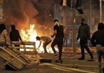 إصابات بالاختناق خلال مواجهات مع الاحتلال في مخيم العروب