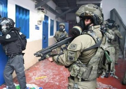 وحدات القمع  تقتحم قسم "28" بسجن النقب