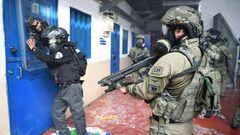 وحدات القمع  تقتحم قسم "28" بسجن النقب