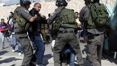 الاحتلال يعتقل 4 مواطنين من العيسوية