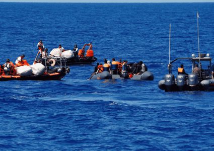 الخارجية: إنقاذ 4 فلسطينيين وانتشال جثتين في حادث الغرق قبالة السواحل اليونانية