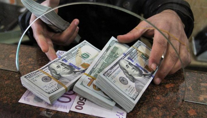 خبير اقتصادي: أسباب وتداعيات ارتفاع قيمة الدولار أما العملات الأخرى