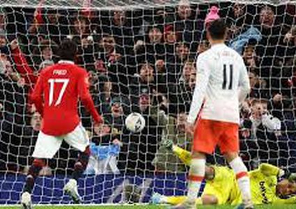 يونايتد يقلب خسارته إلى فوز كبير على وست هام.. وخروج توتنهام