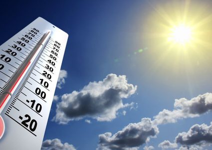 الطقس: أجواء حارة وجافة وأعلى من معدلها العام بحدود 10 درجات