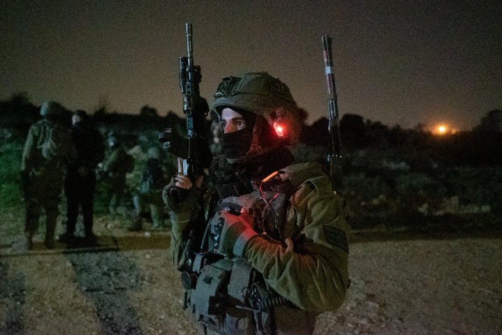 الاحتلال يعتقل شابين من طمون