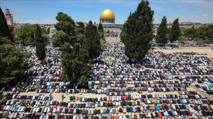 ٧٠ الف يؤدون صلاة الجمعة في المسجد الأقصى المبارك
