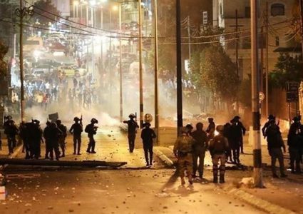 إصابات بالاختناق في مواجهات مع قوات الاحتلال بحوارة جنوب نابلس