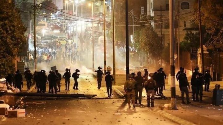 إصابات بالاختناق في مواجهات مع قوات الاحتلال بحوارة جنوب نابلس
