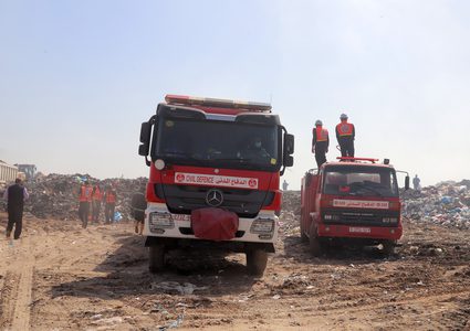 الدفاع المدني يُسيطر على حريق مكب النفايات بغزة