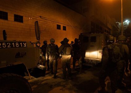 قوات الاحتلال تقتحم قرية يتما جنوب نابلس وتداهم منزلا