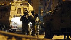 الاحتلال يلاحق العمال قرب جدار الفصل العنصري غرب جنين