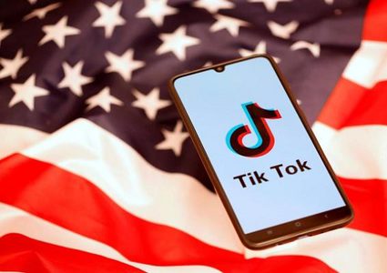سيناتور أمريكي: تيك توك هدف محتمل لمشروع قانون يحظر منتجات تكنولوجية أجنبية