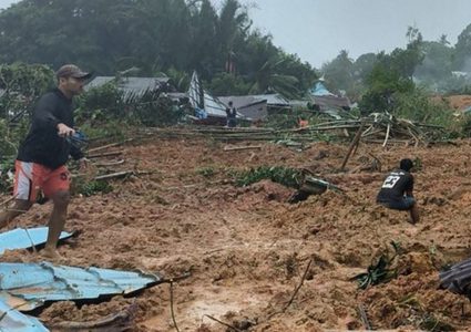 قتلى ومفقودين في انزلاق تربة بأندونيسيا