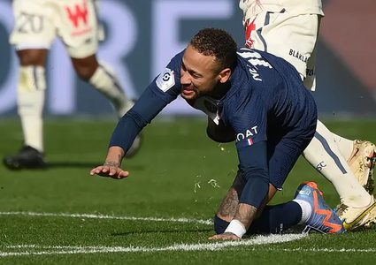 . باريس يعلن انتهاء موسم نيمار