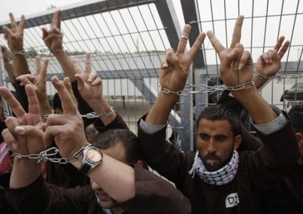 الأسرى يواصلون نضالهم ضد إدارة سجون الاحتلال لليوم 21