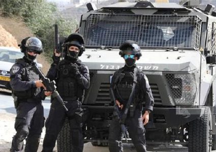 الاحتلال يصيب 4 شبان بالرصاص ويعتقل آخر عقب اقتحام مخيم عقبة جبر جنوب أريحا