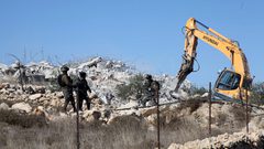 الاحتلال يهدم أربعة مساكن في قرية شعب البطم بمسافر يطا جنوب الخليل