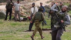 مستوطنون يعتدون على مسن والاحتلال يعتقله في عوريف جنوب نابلس