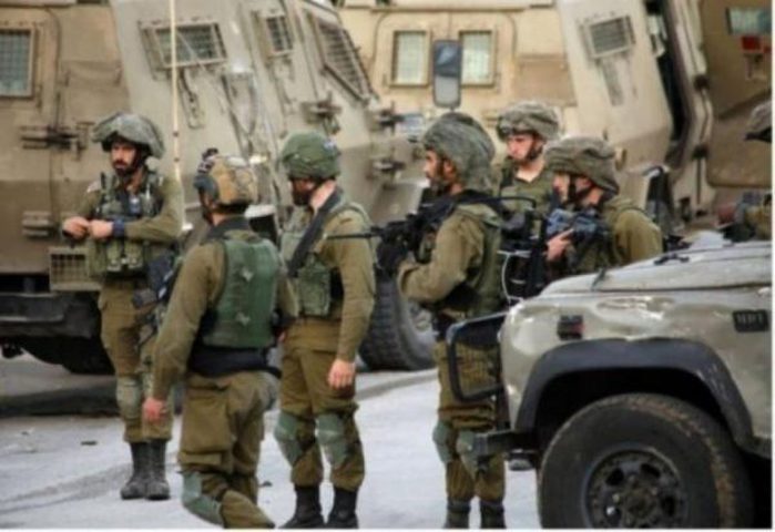 قوات الاحتلال تعتقل 3 أشقاء خلال اقتحامها مدينة نابلس