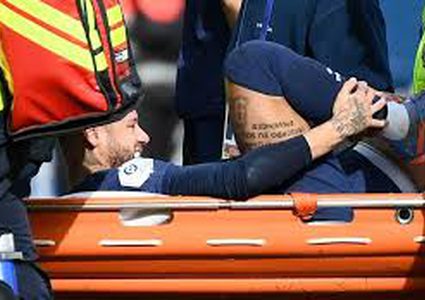 باريس يعلن خضوع نيمار لجراحة وغيابه حتى نهاية الموسم