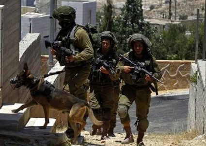 الاحتلال يداهم بلدة تقوع ويحتجز سبعة شبان