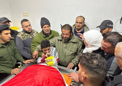 تشييع جثمان الشهيد محمد أبو كافية إلى مثواه الأخير وسط اندلاع مواجهات