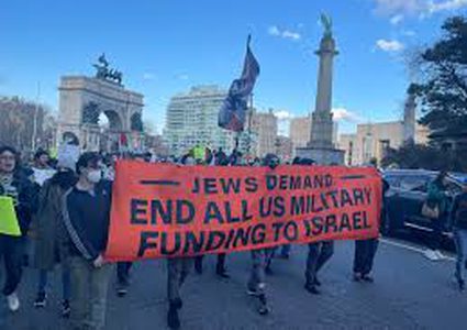 يهود نيويورك يتظاهرون أمام منزل شومر للمطالبة بإنهاء التمويل العسكري لإسرائيل