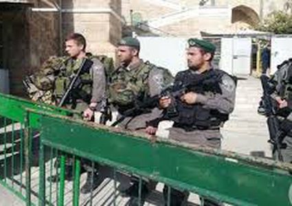 وزير في حكومة الاحتلال يقتحم الحرم الإبراهيمي بالخليل