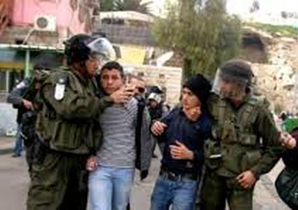 الاحتلال يعتدي بالضرب على طفلين في الخليل