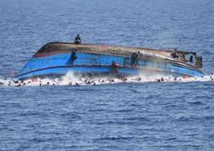 الخارجية: إنقاذ 10 فلسطينيين كانوا على متن قارب غرق قبالة السواحل اليونانية