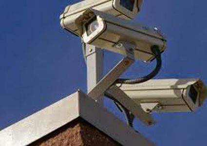 الاحتلال يستولي على مركبة وتسجيلات كاميرات مراقبة من الرام