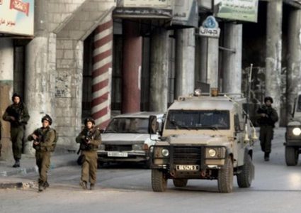 الاحتلال يستولي على مركبة وتسجيلات كاميرات مراقبة من الرام