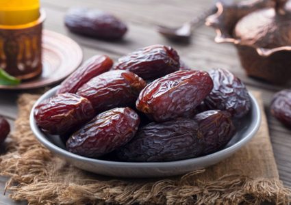 فوائد تناول ثلاث حبات من التمر في اليوم