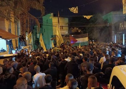 جماهير غفيرة في قلقيلية تشيع جثمان الشهيد الطفل أمير عودة