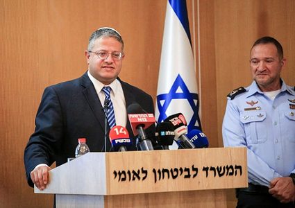 المستشارة القضائية للحكومة تأمر بتجميد عزل قائد الشرطة في منطقة تل أبيب