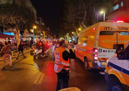 قوات الاحتلال تداهم منزل عائلة منفذ عملية تل ابيب