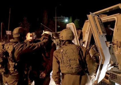 قوات الاحتلال يعتقل 5 مواطنين من قلقيلية