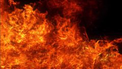 مصرع 3 أشخاص وإصابة آخرين في حريق بمبنى سكني بلبنان