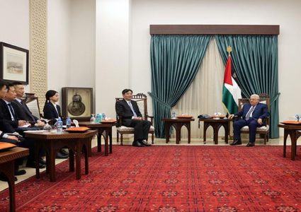 الرئيس عباس يستقبل المبعوث الصيني الخاص لعملية السلام في الشرق الأوسط
