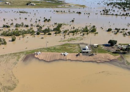 إجلاء سكان قرية نائية بمروحيات بسبب فيضانات في استراليا