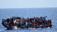 فقدان نحو 30 مهاجرا إثر انقلاب مركب قبالة ليبيا