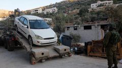 الاحتلال يستولي على مركبة عند حاجز برطعة العسكري