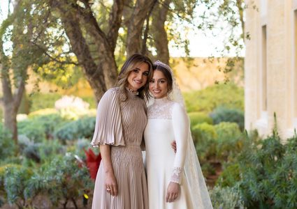 الملكة رانيا توجّه رسالة مؤثرة لابنتها إيمان بعد زفافها